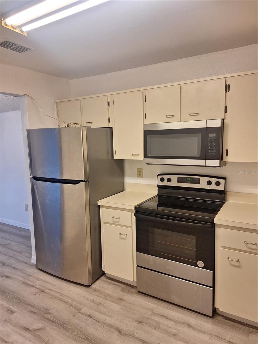 11910 SKYLAKE PL #E — photo 5