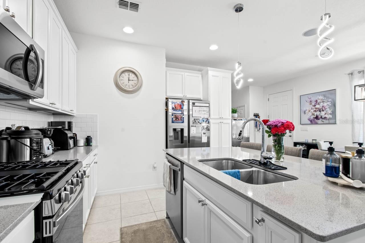 6262 GOLDCOAST AVE — photo 10