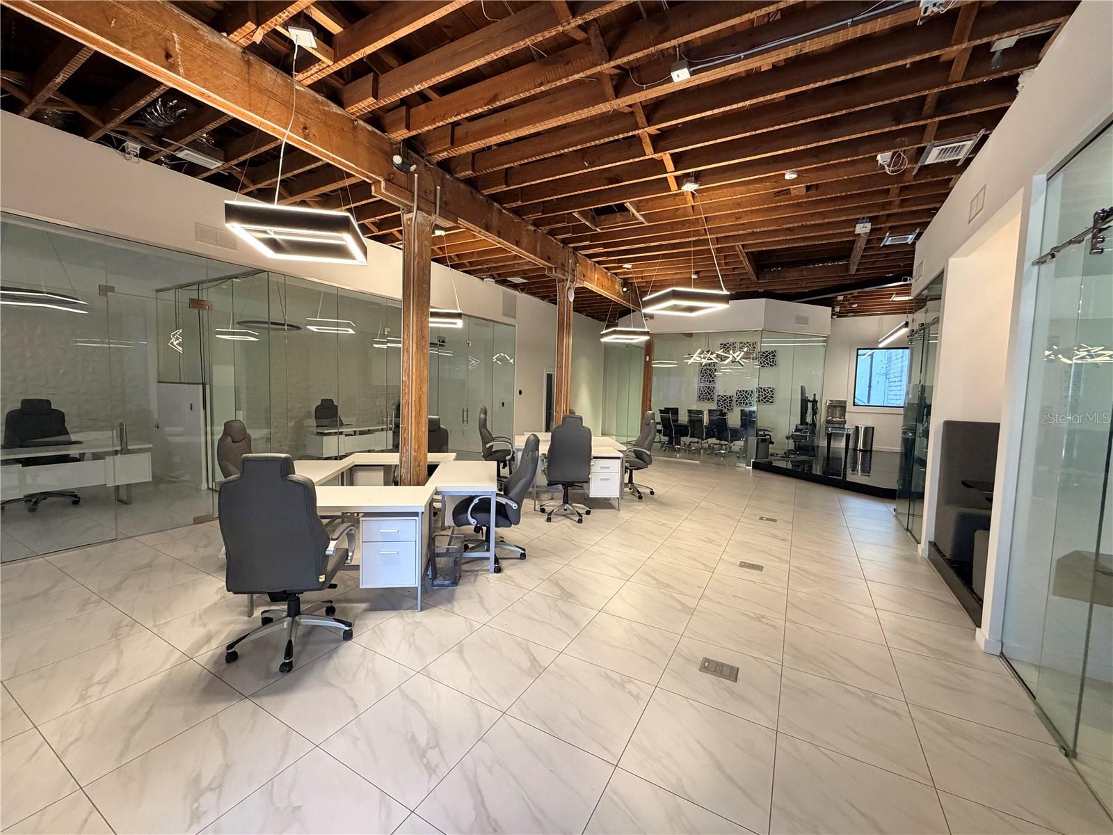 1006 N FLORIDA AVE — photo 2