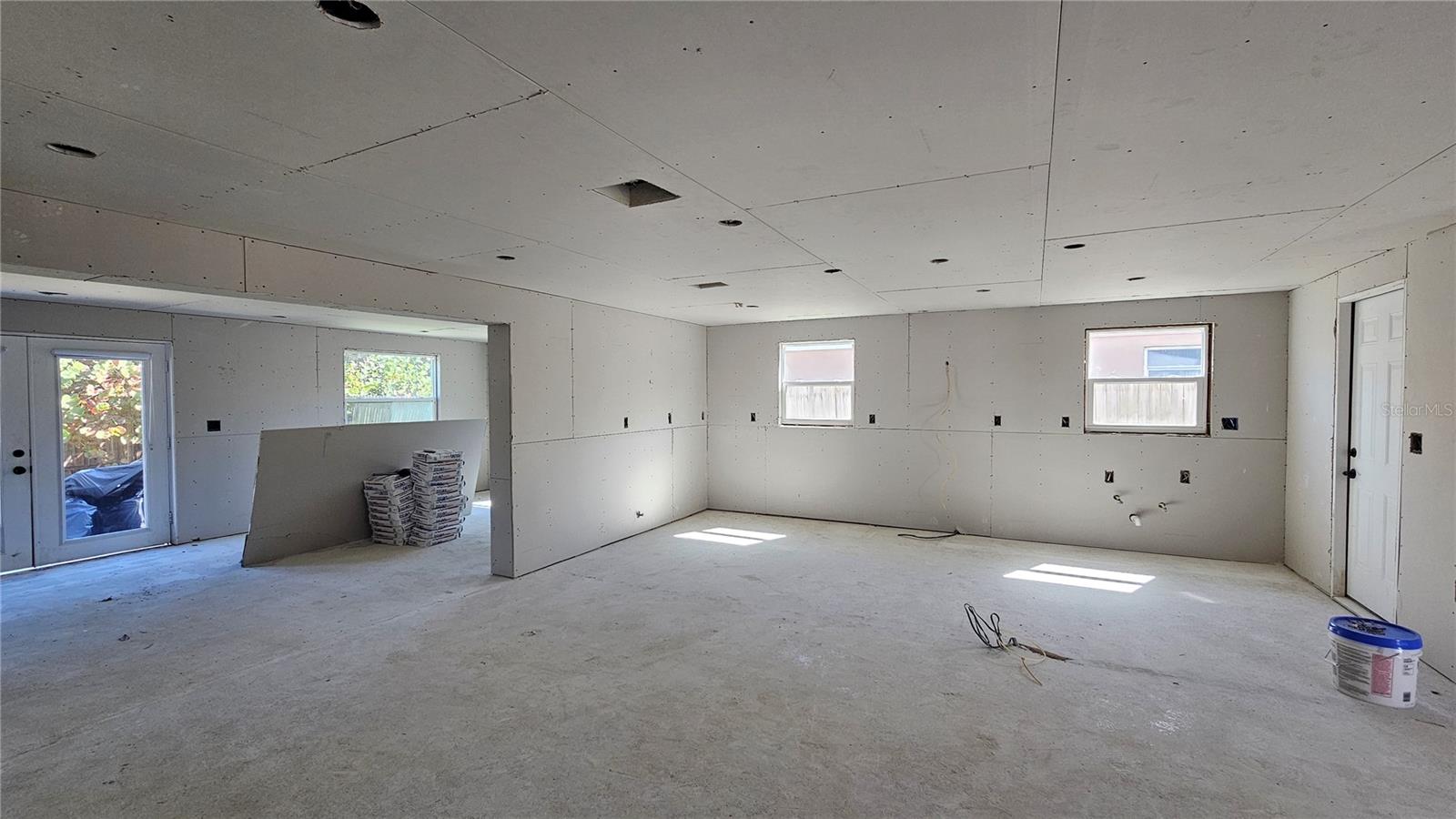 5519 DENVER ST NE — photo 9