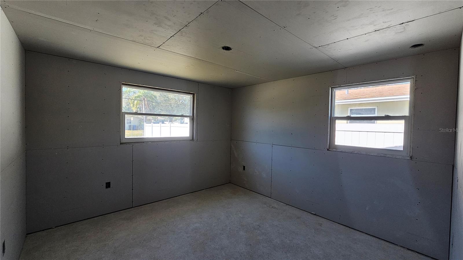 5519 DENVER ST NE — photo 31
