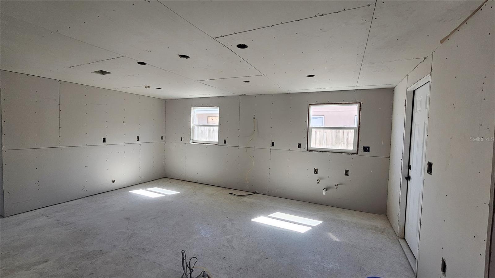 5519 DENVER ST NE — photo 8