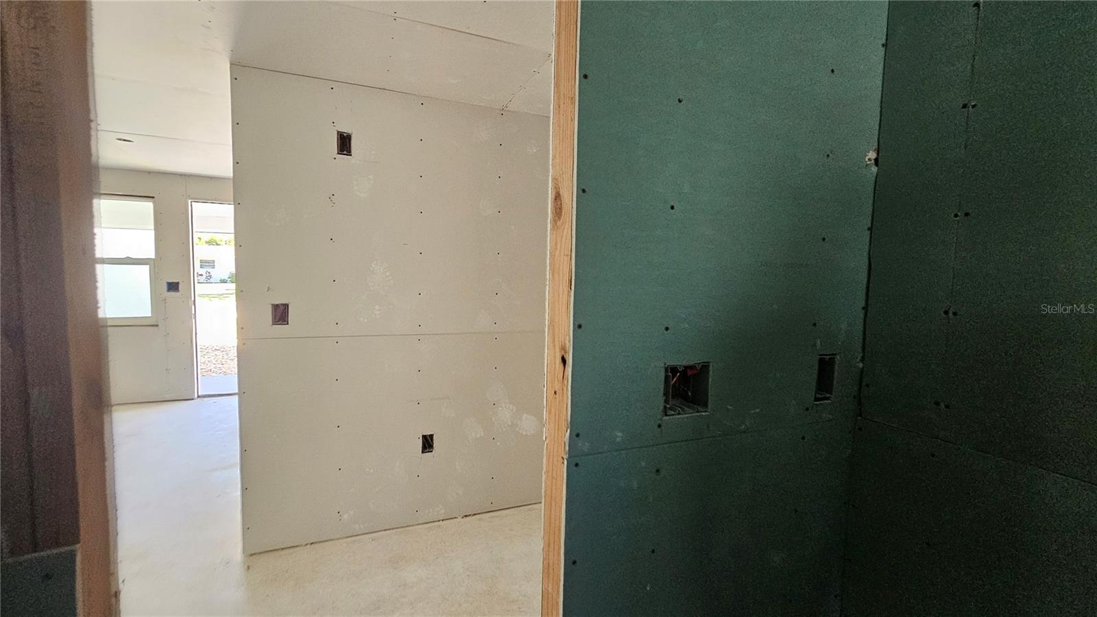 5519 DENVER ST NE — photo 23