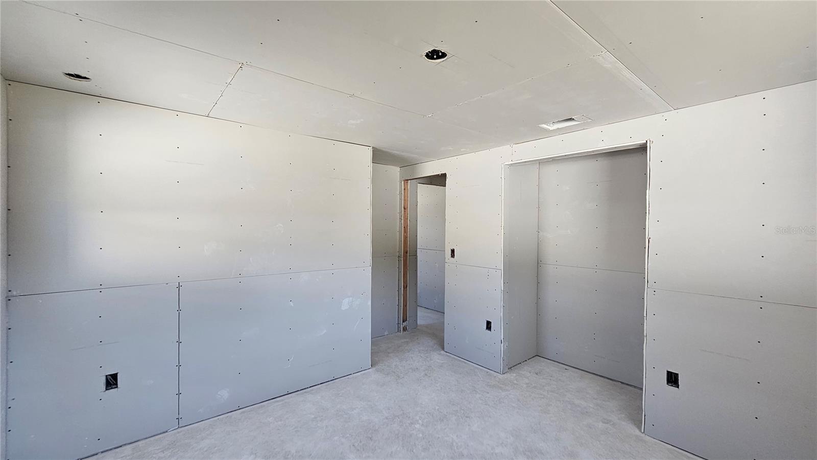 5519 DENVER ST NE — photo 32