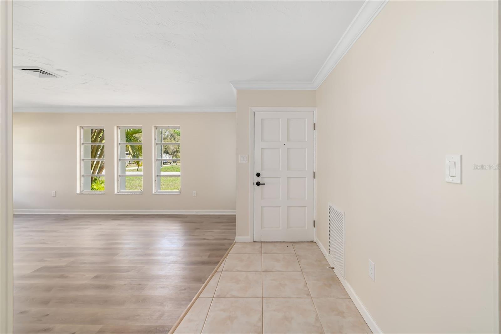 1097 WILLIS AVE — photo 17