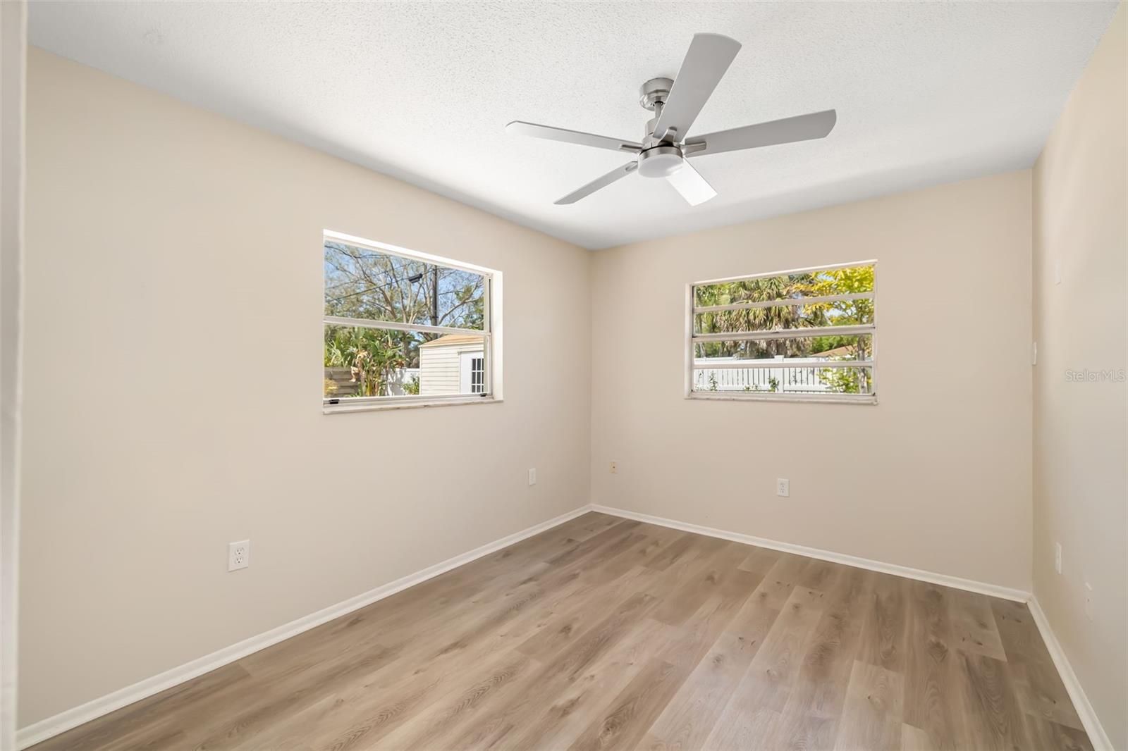 1097 WILLIS AVE — photo 34