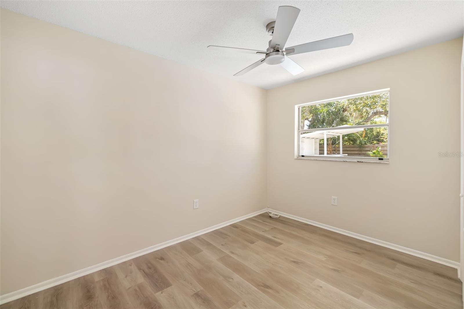 1097 WILLIS AVE — photo 32