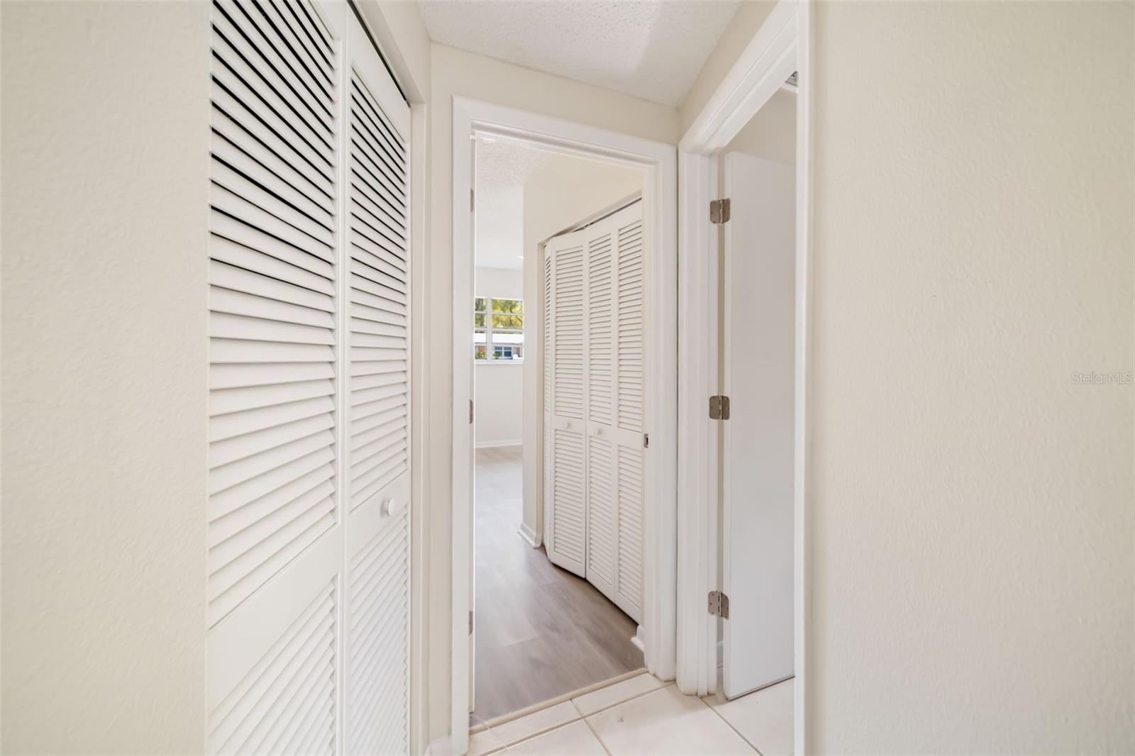 1097 WILLIS AVE — photo 18