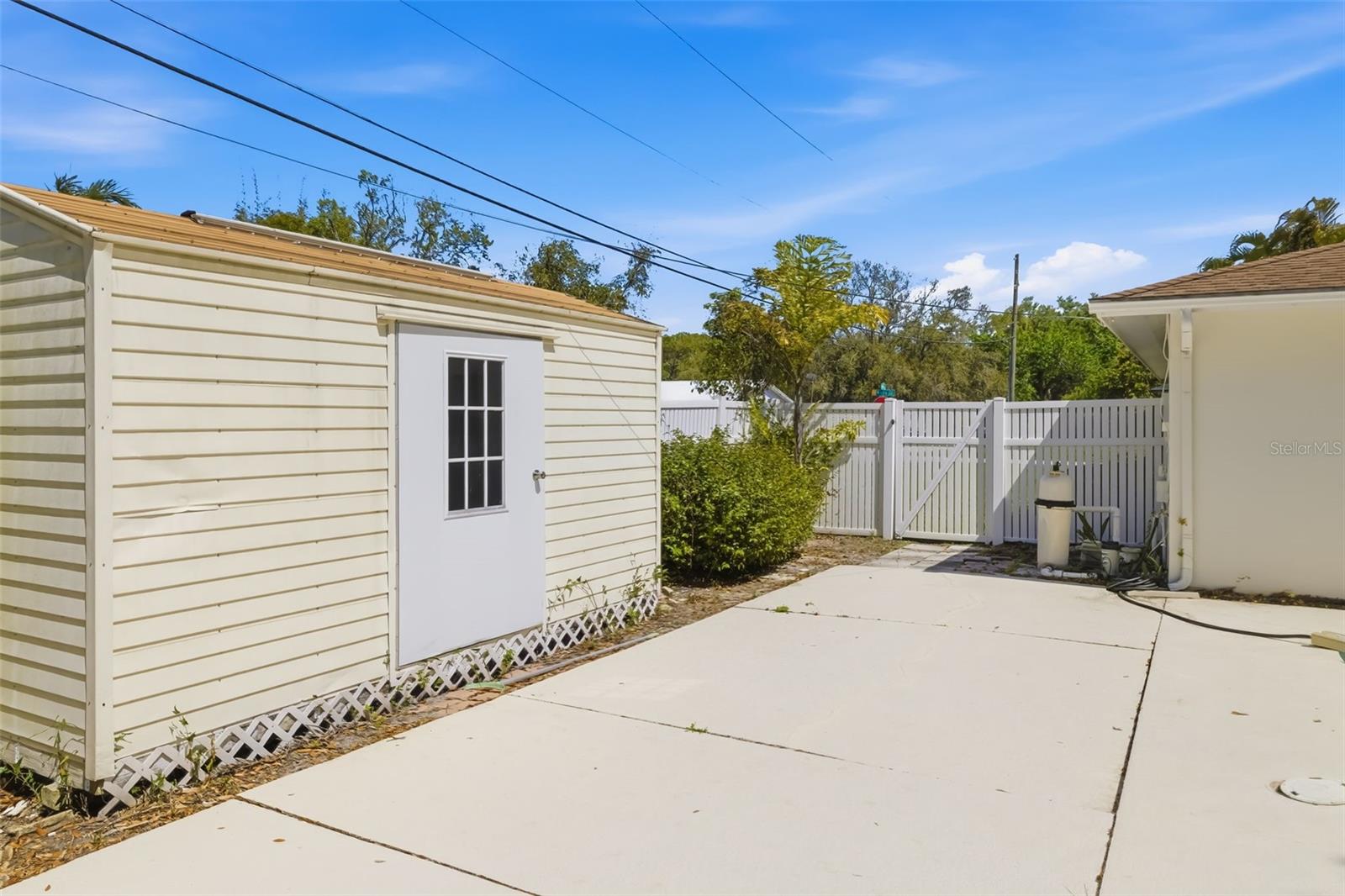 1097 WILLIS AVE — photo 42