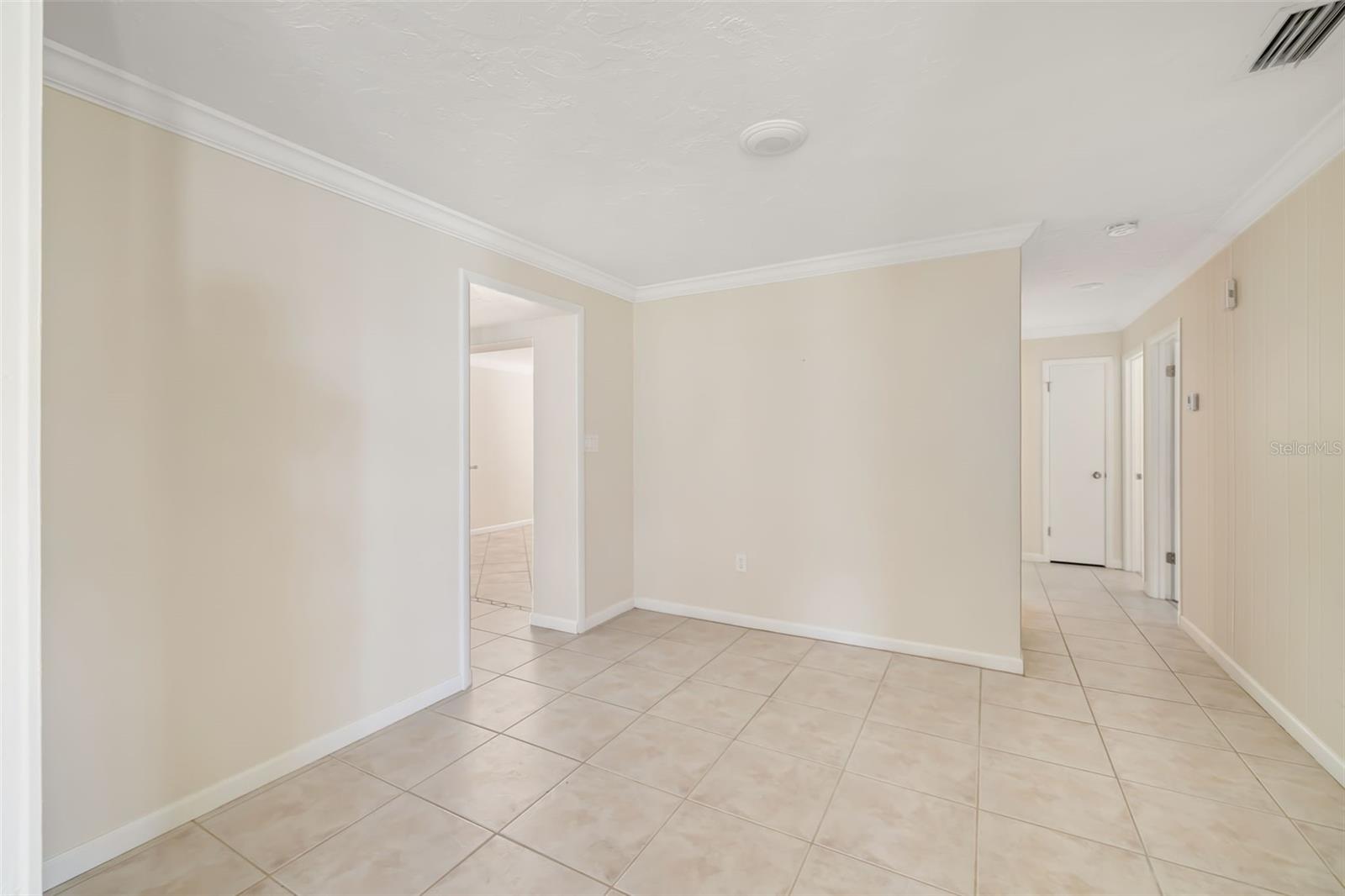 1097 WILLIS AVE — photo 16