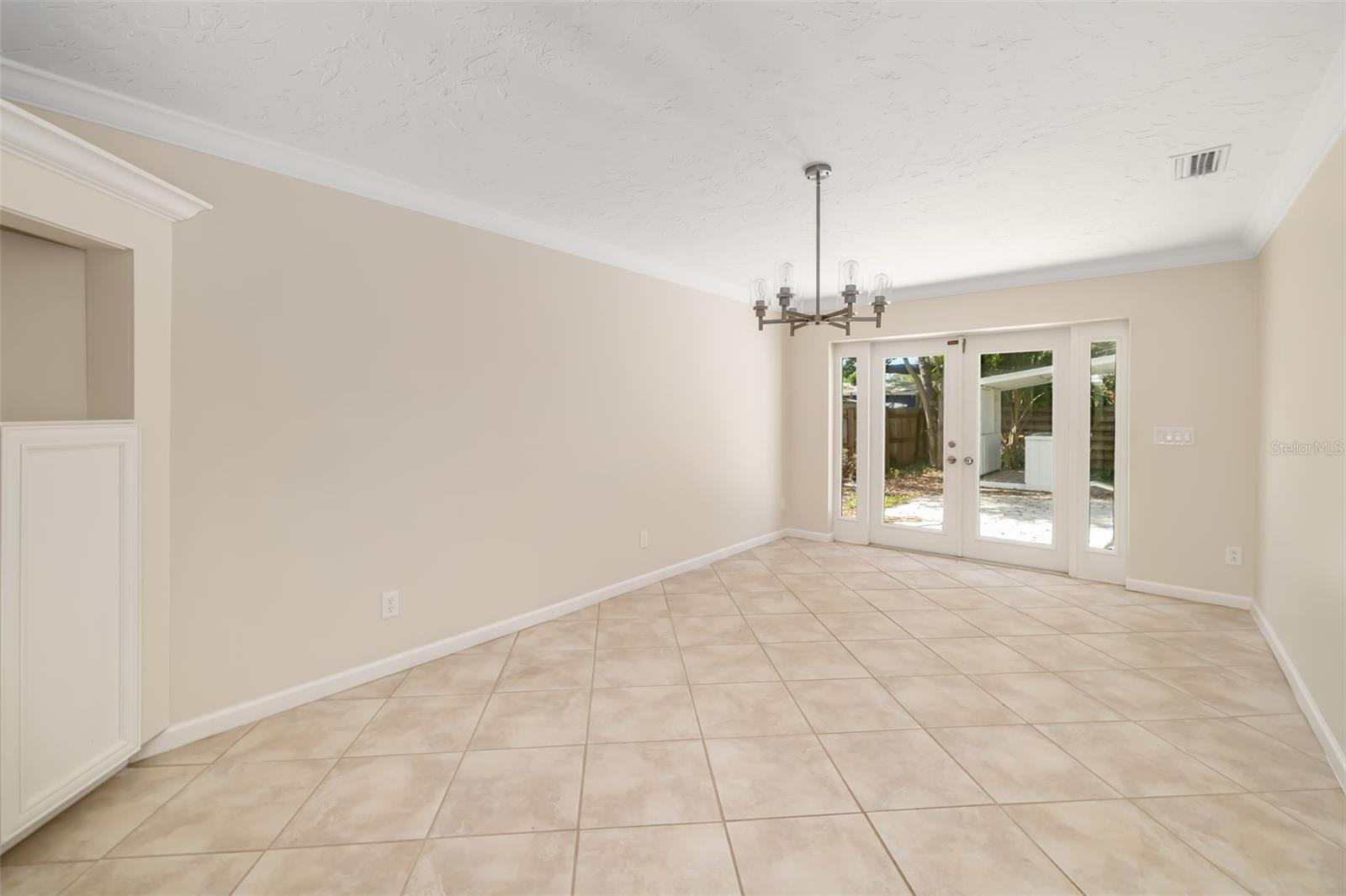 1097 WILLIS AVE — photo 22