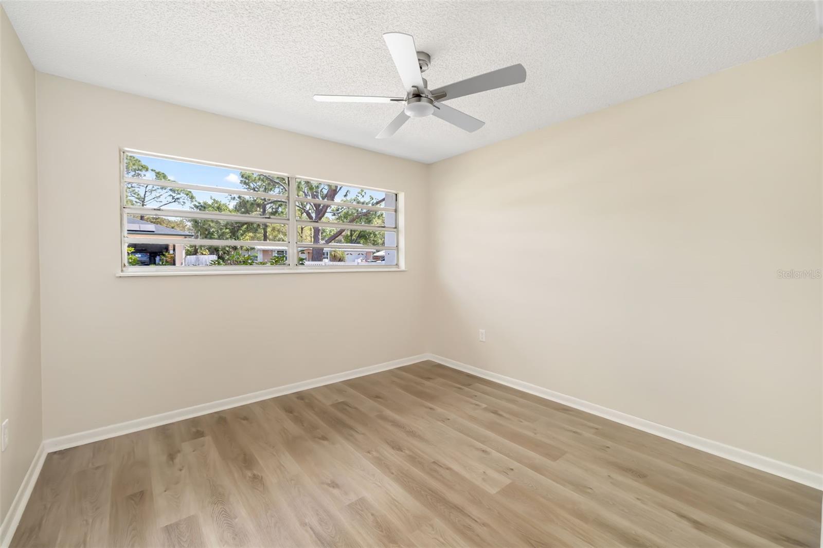 1097 WILLIS AVE — photo 20