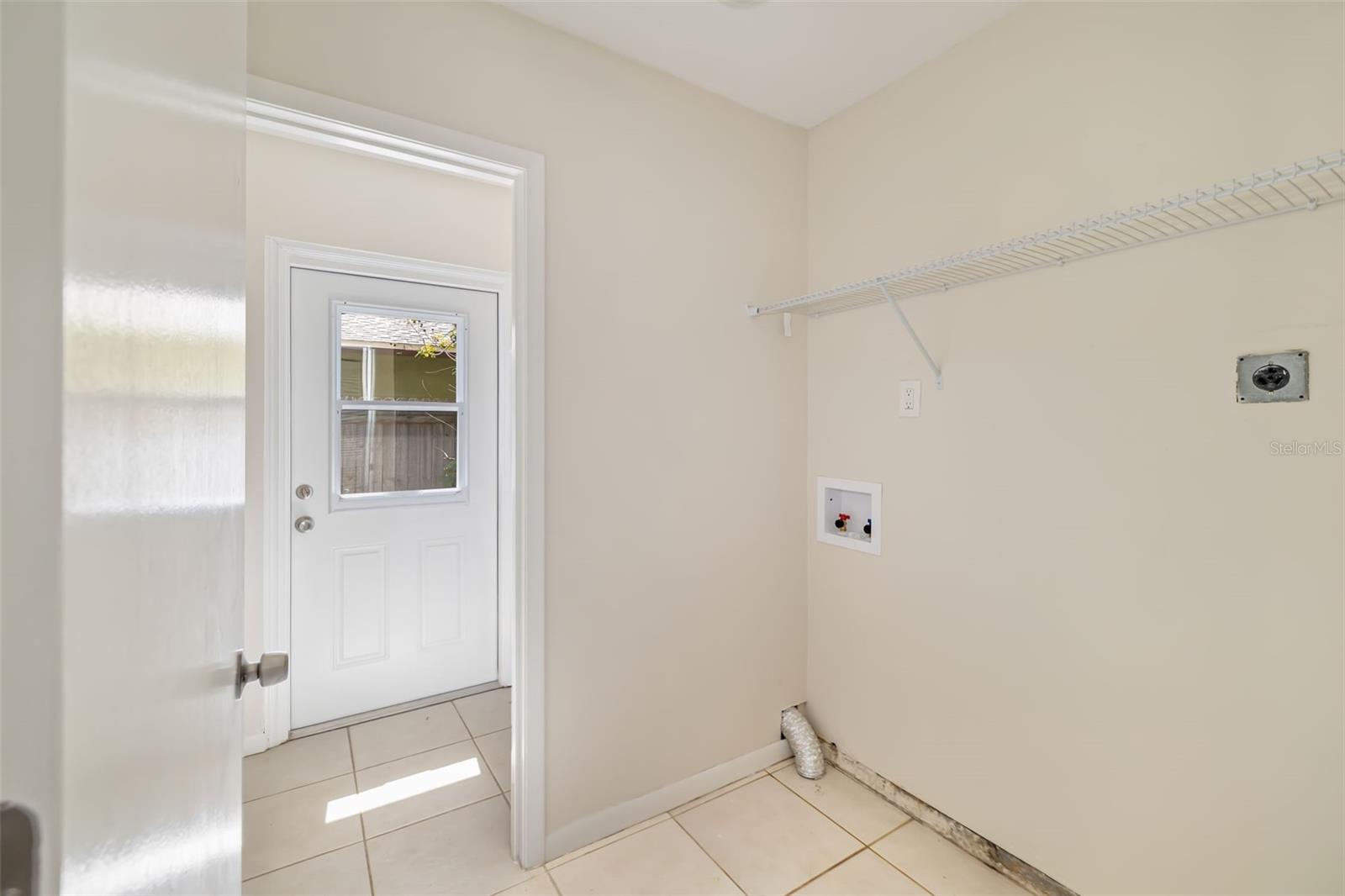 1097 WILLIS AVE — photo 19