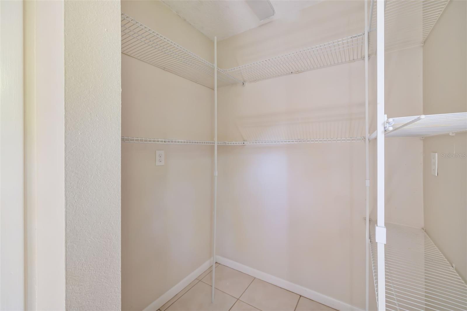 1097 WILLIS AVE — photo 23