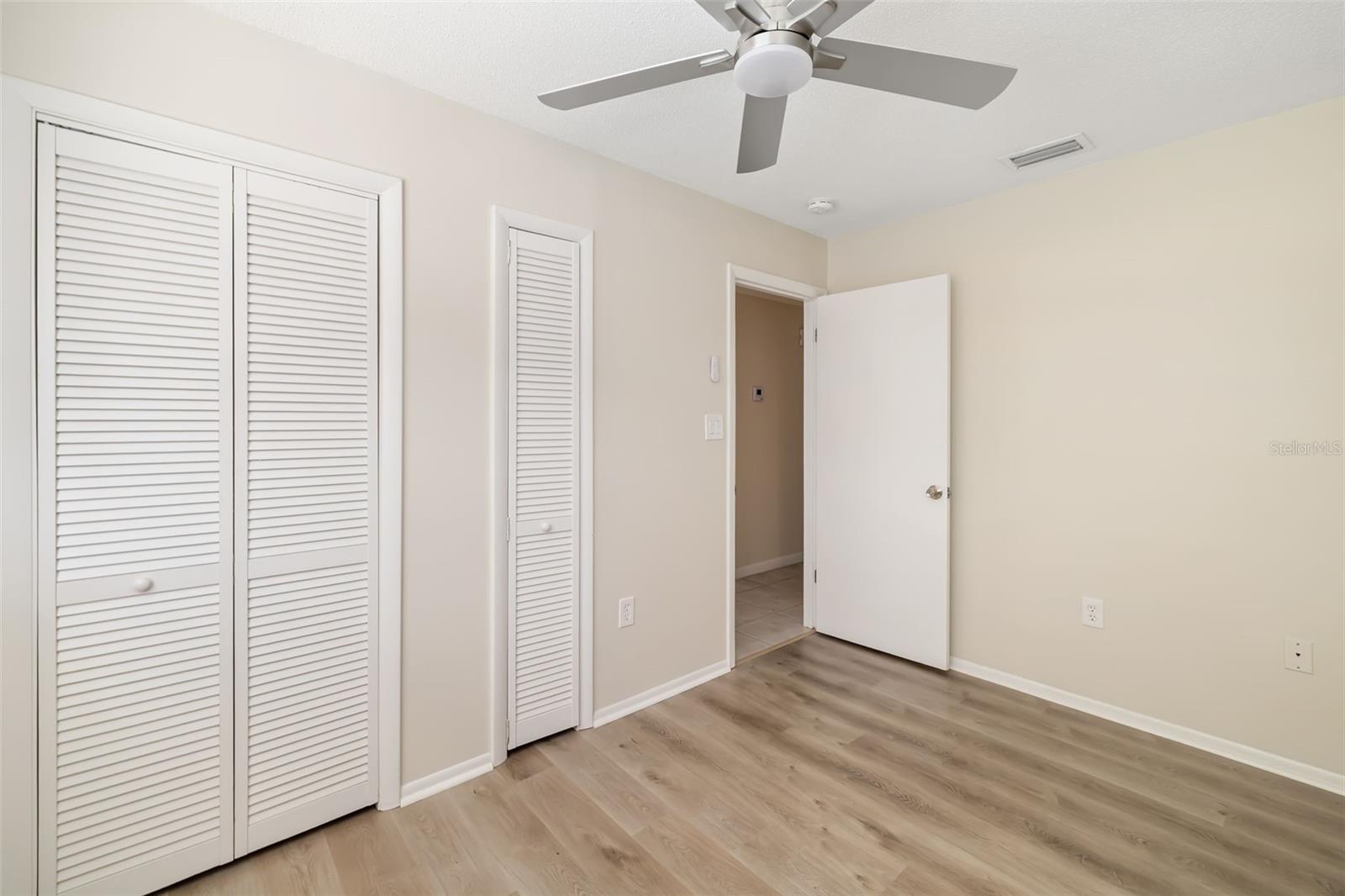 1097 WILLIS AVE — photo 33