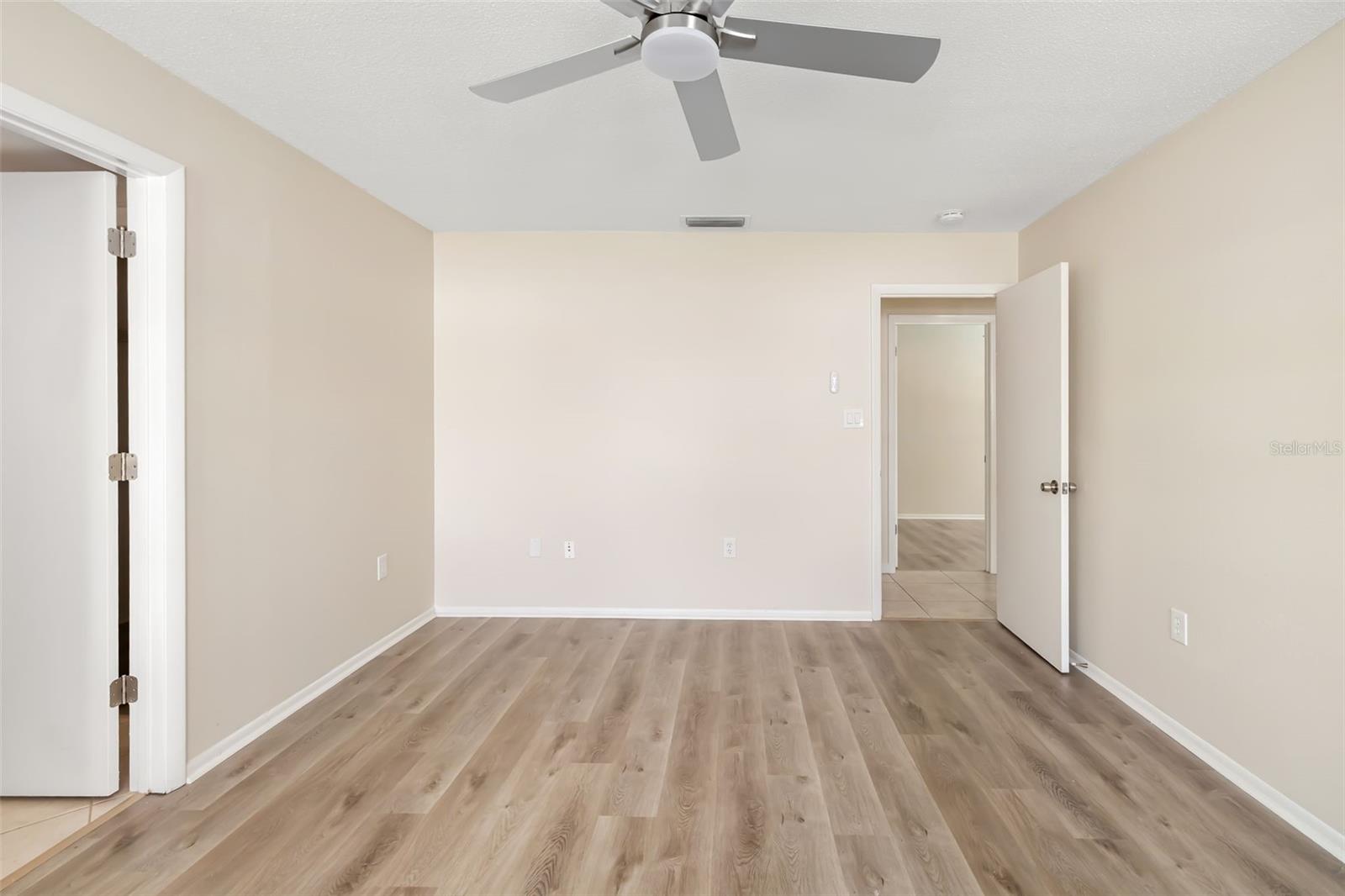 1097 WILLIS AVE — photo 27