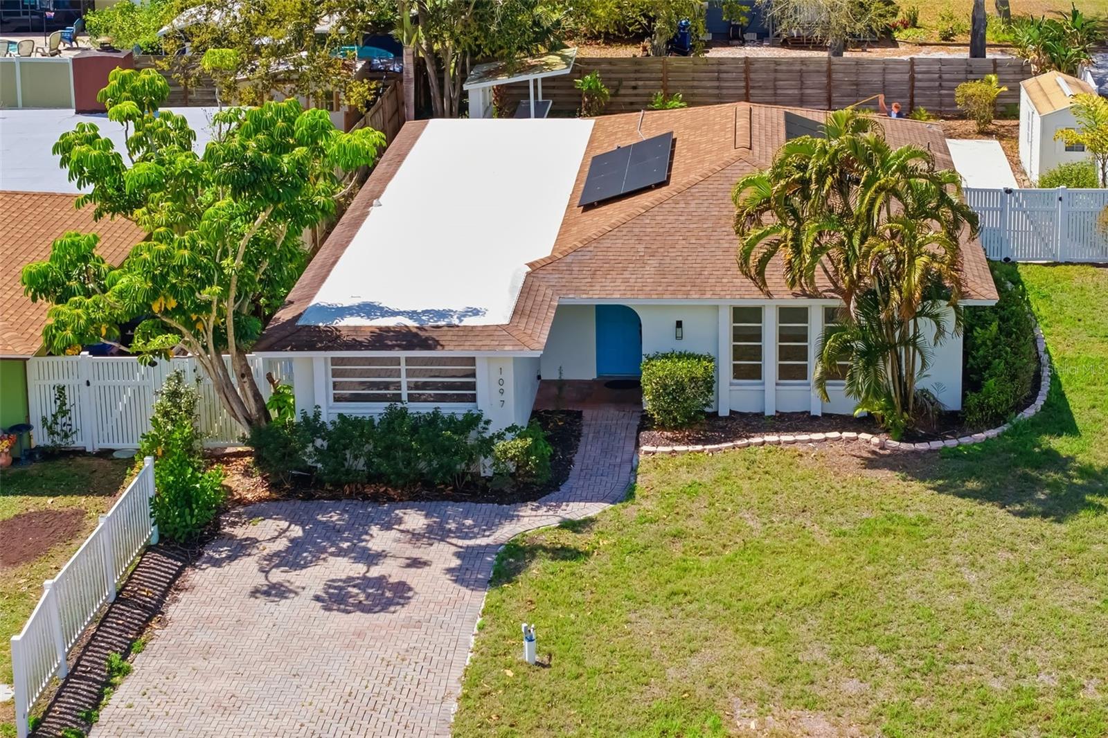 1097 WILLIS AVE — photo 4