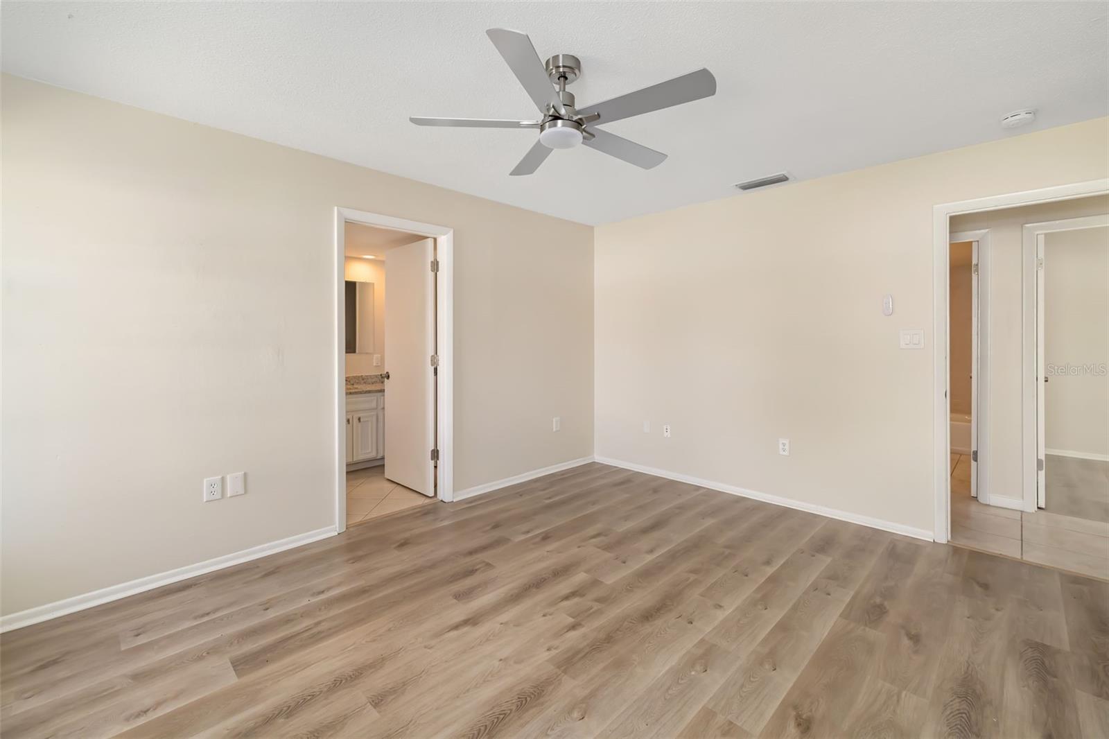 1097 WILLIS AVE — photo 28