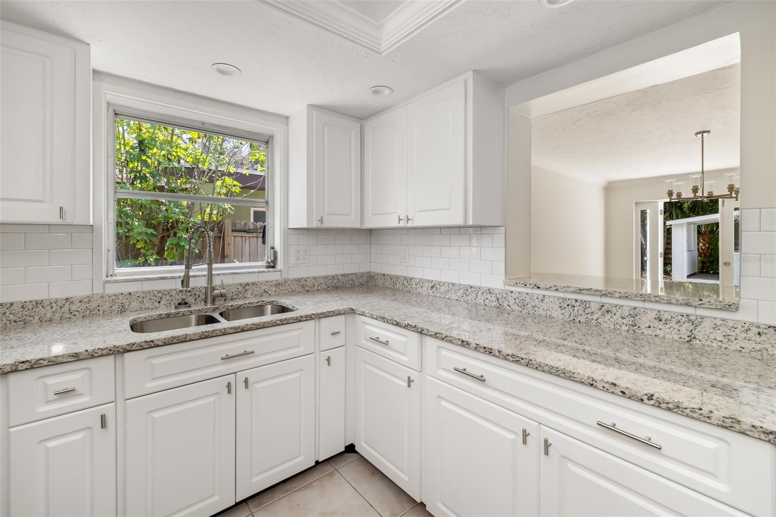 1097 WILLIS AVE — photo 10