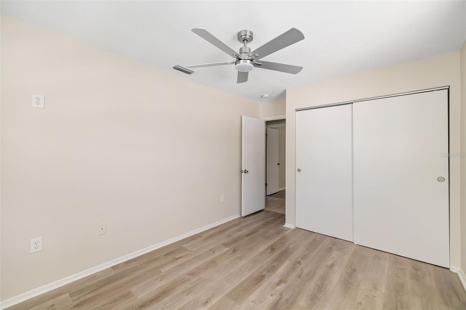 1097 WILLIS AVE — photo 35