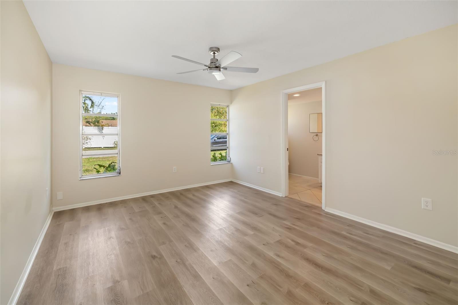 1097 WILLIS AVE — photo 26