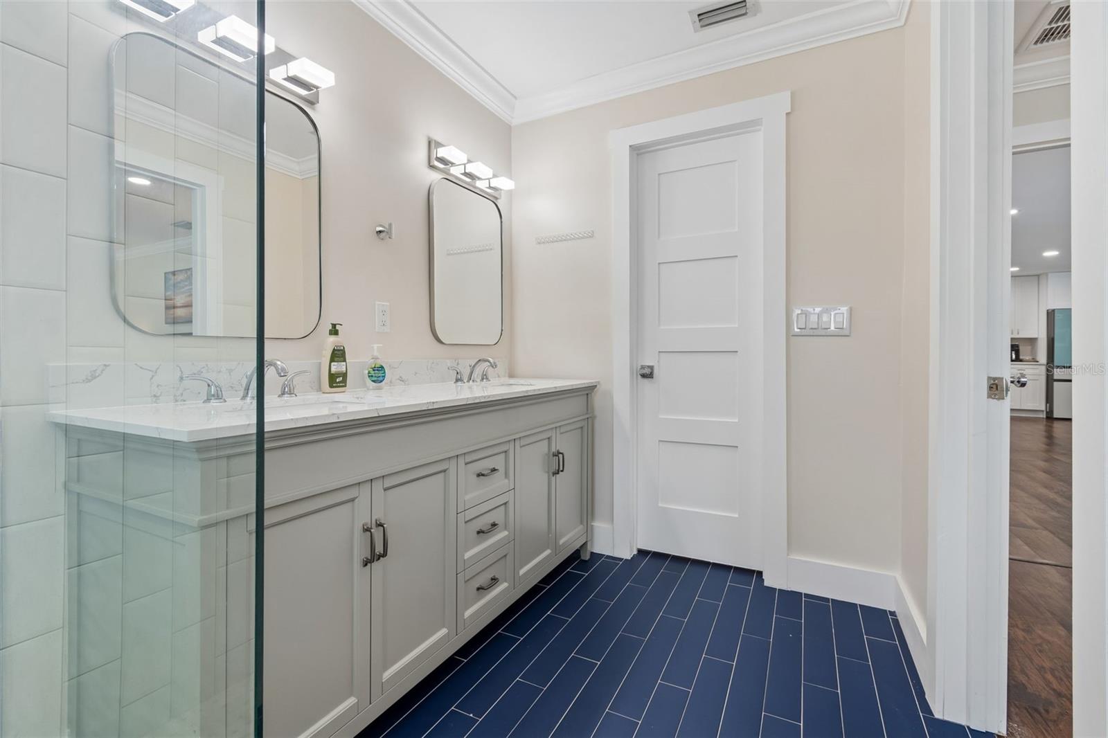 478 HARBOR DR N — photo 13