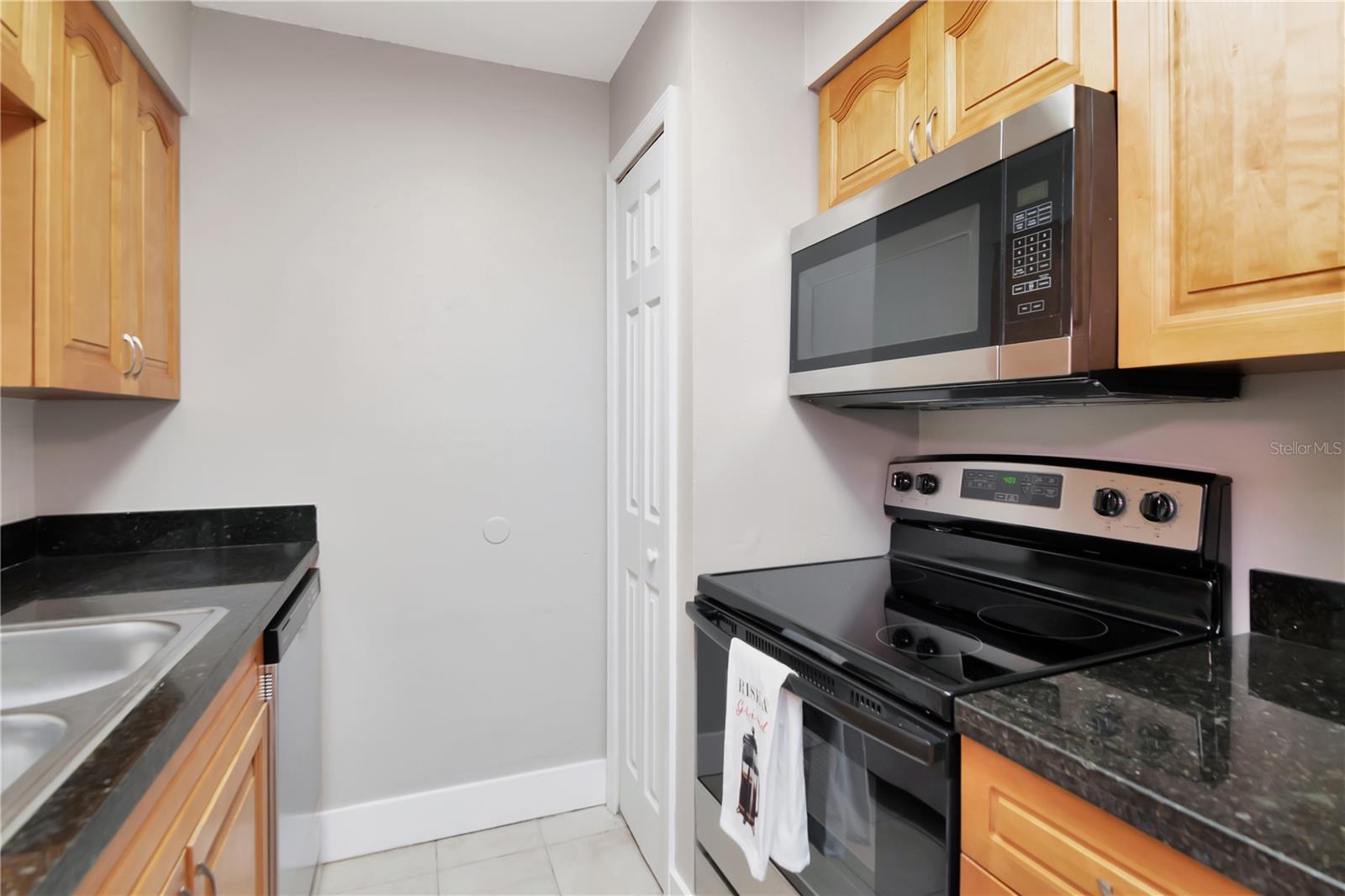 228 BERRY TREE PL — photo 12