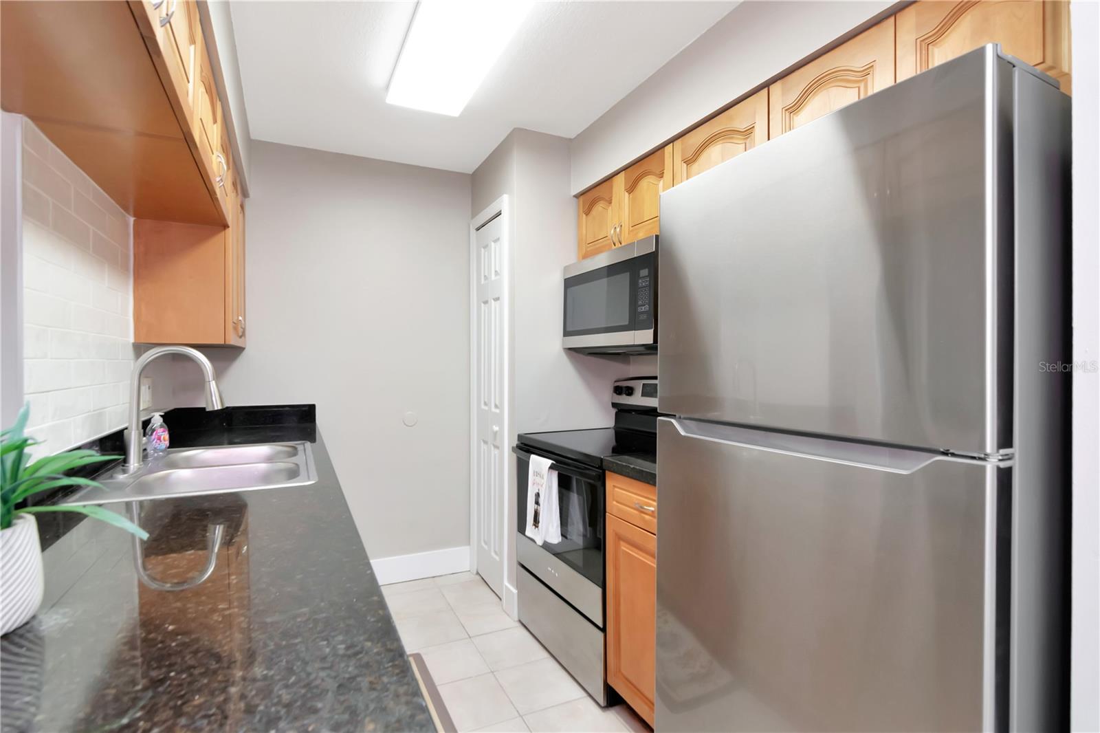 228 BERRY TREE PL — photo 10