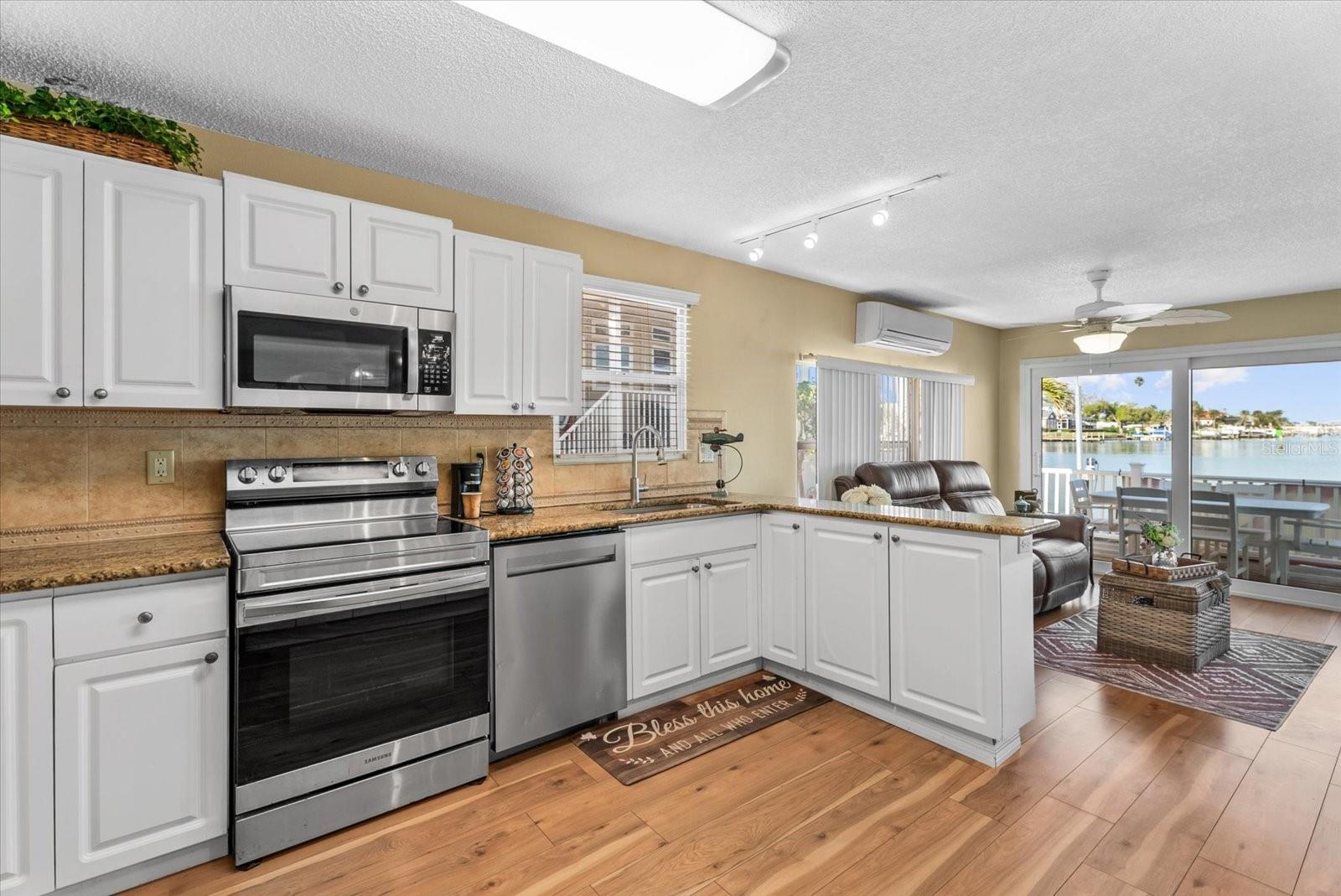 33 N STARBOARD DR — photo 18