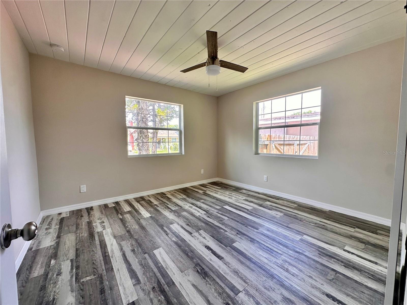 8517 N HIGHLAND AVE — photo 11