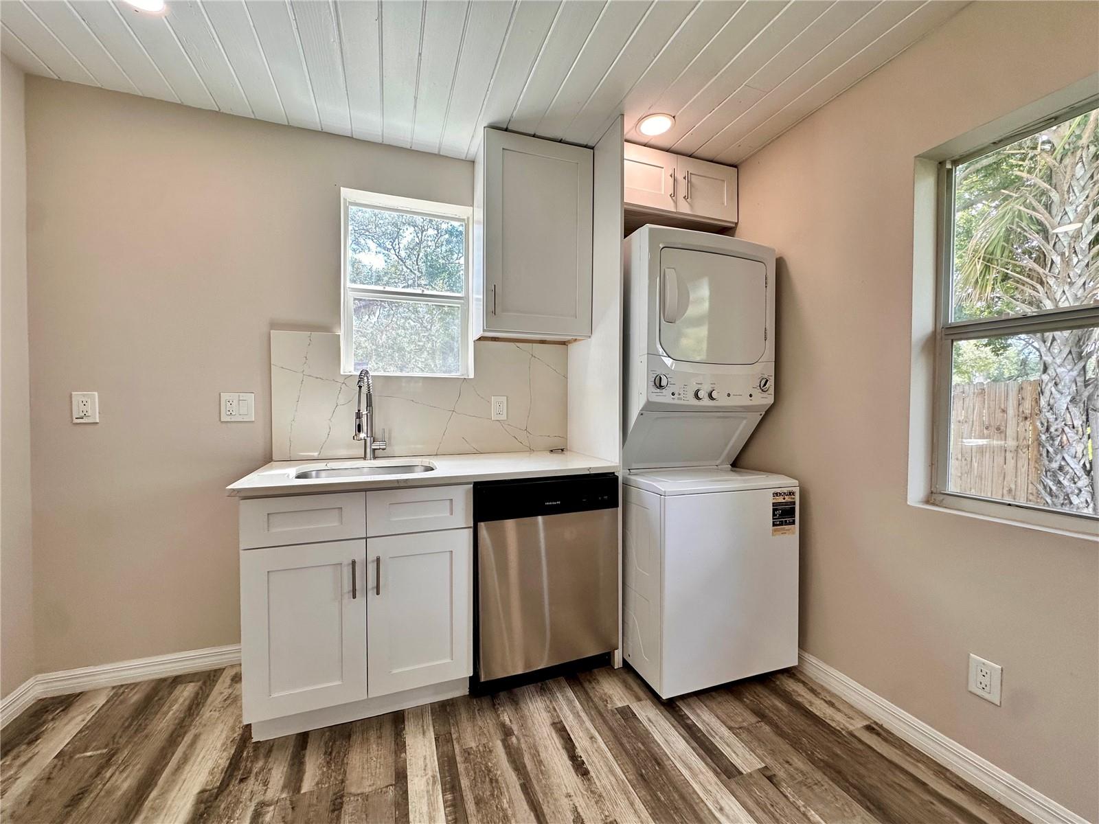 8517 N HIGHLAND AVE — photo 7