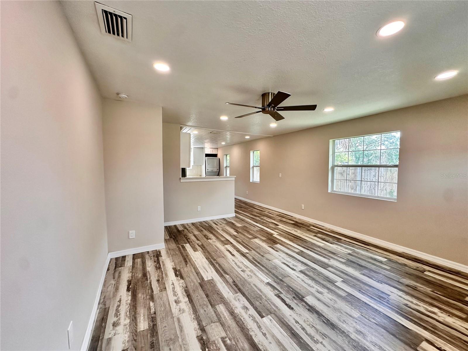 8517 N HIGHLAND AVE — photo 2