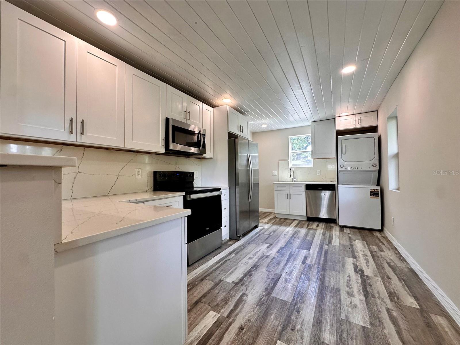8517 N HIGHLAND AVE — photo 3