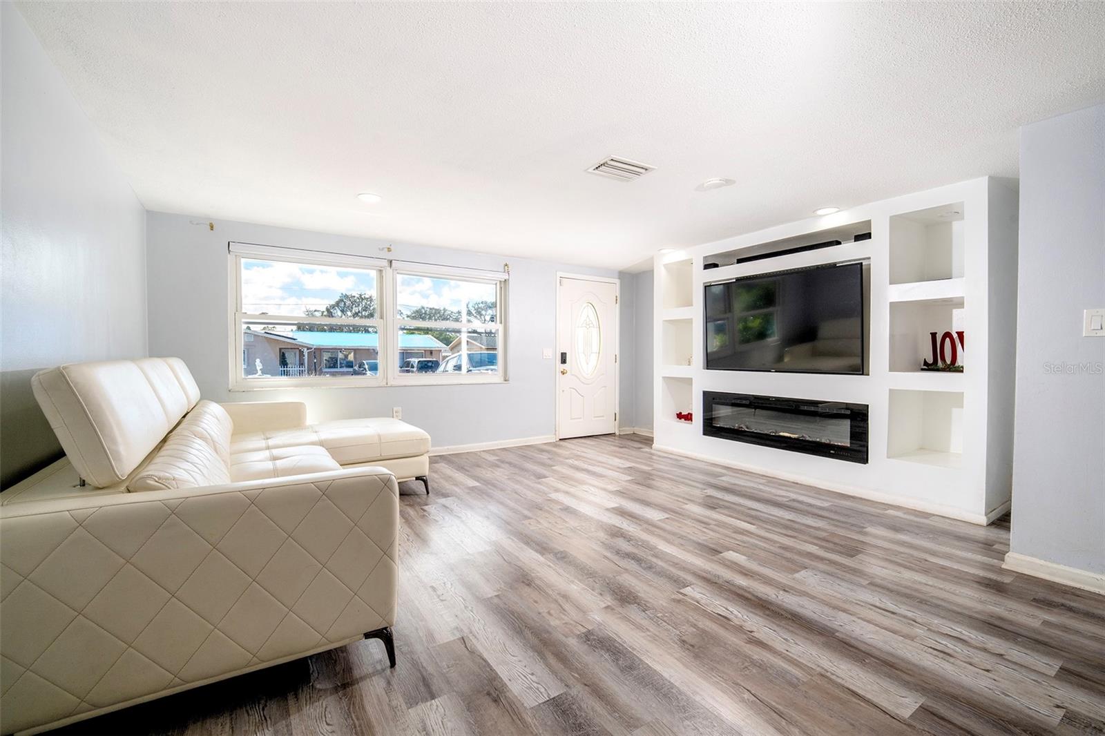 4301 WESTWOOD DR — photo 3