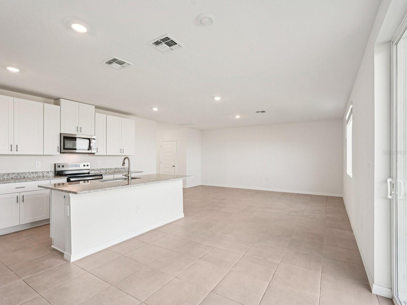 13613 SHELLMORE AVE — photo 3