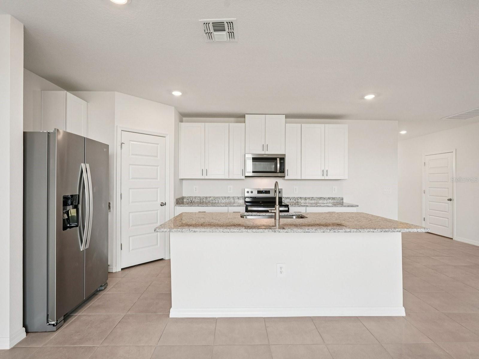 13613 SHELLMORE AVE — photo 4