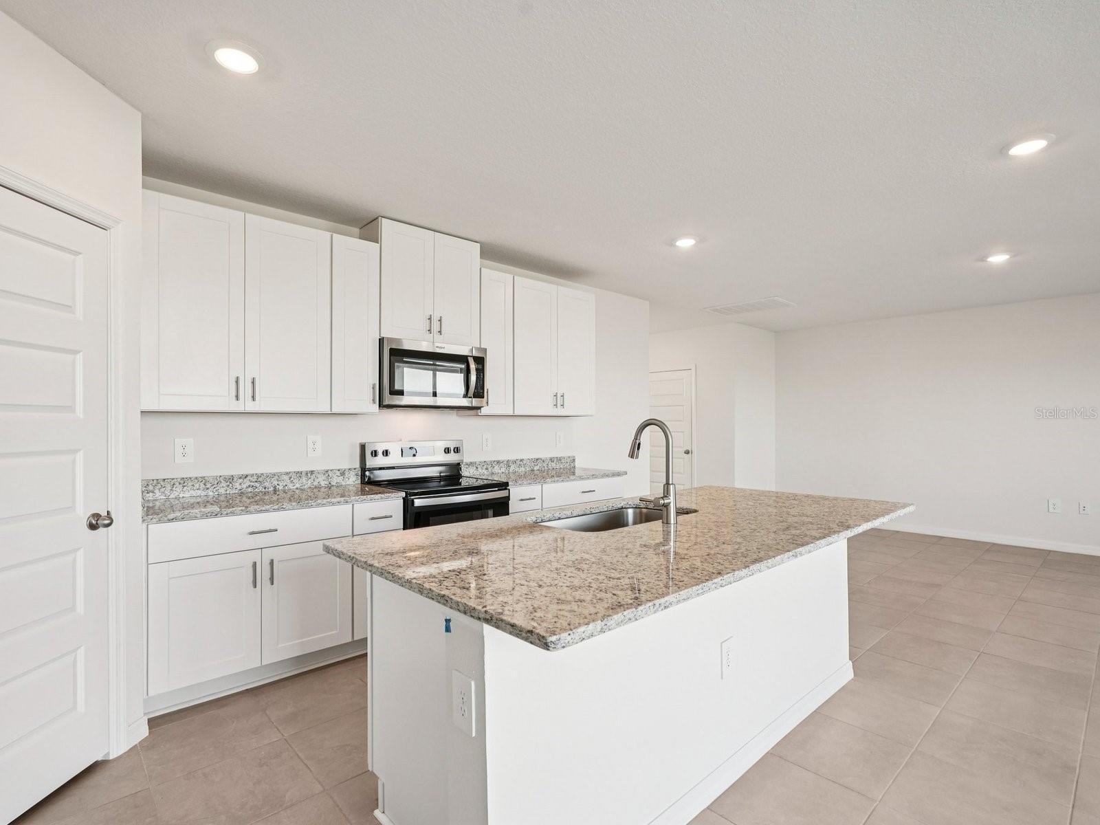 13613 SHELLMORE AVE — photo 5