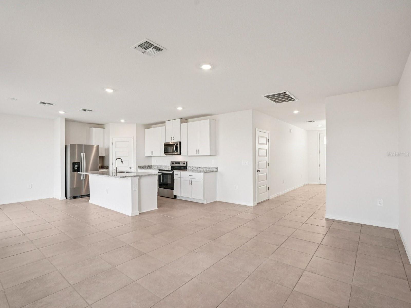 13613 SHELLMORE AVE — photo 2