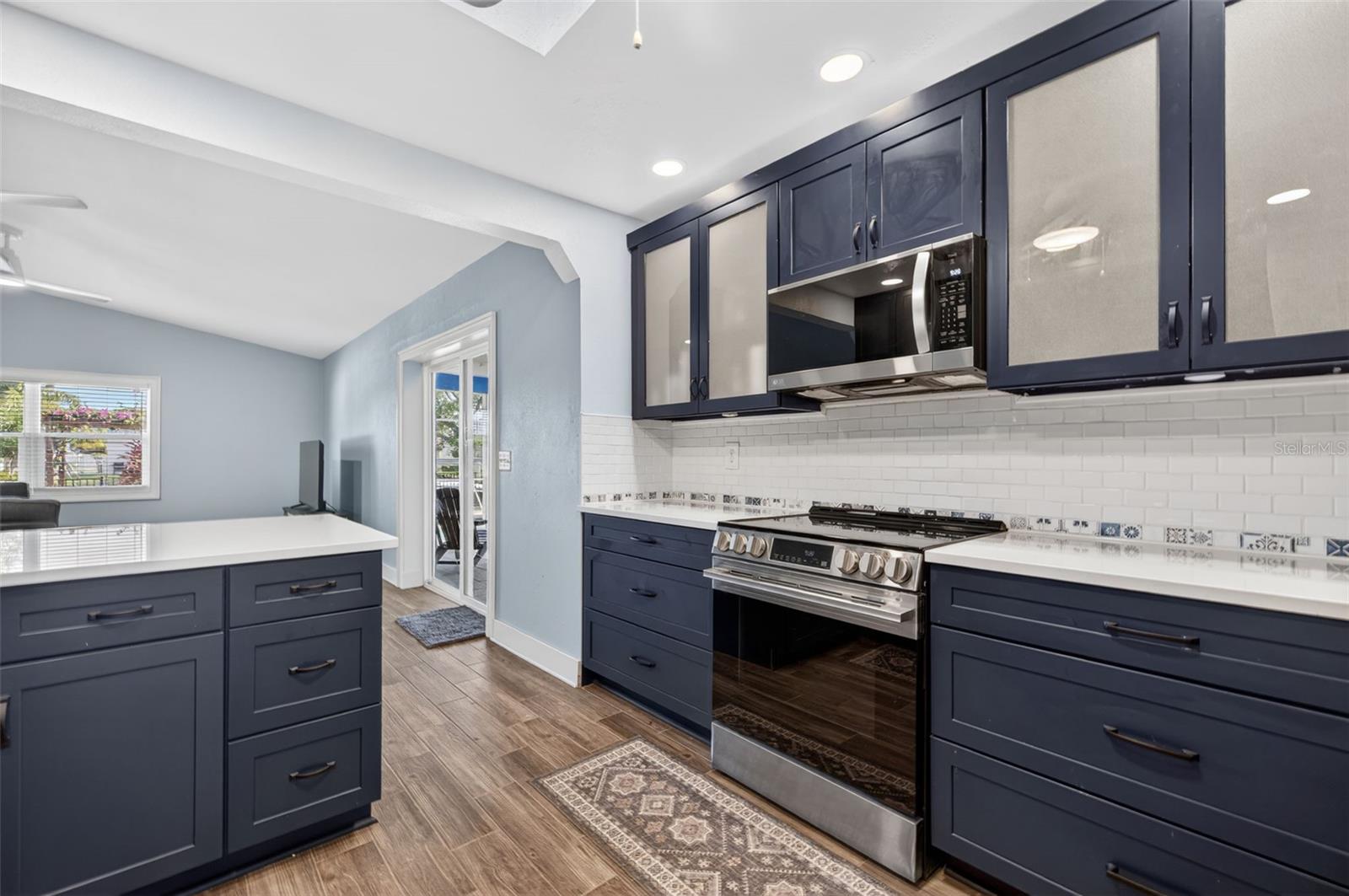 8711 BAY CREST LN — photo 4