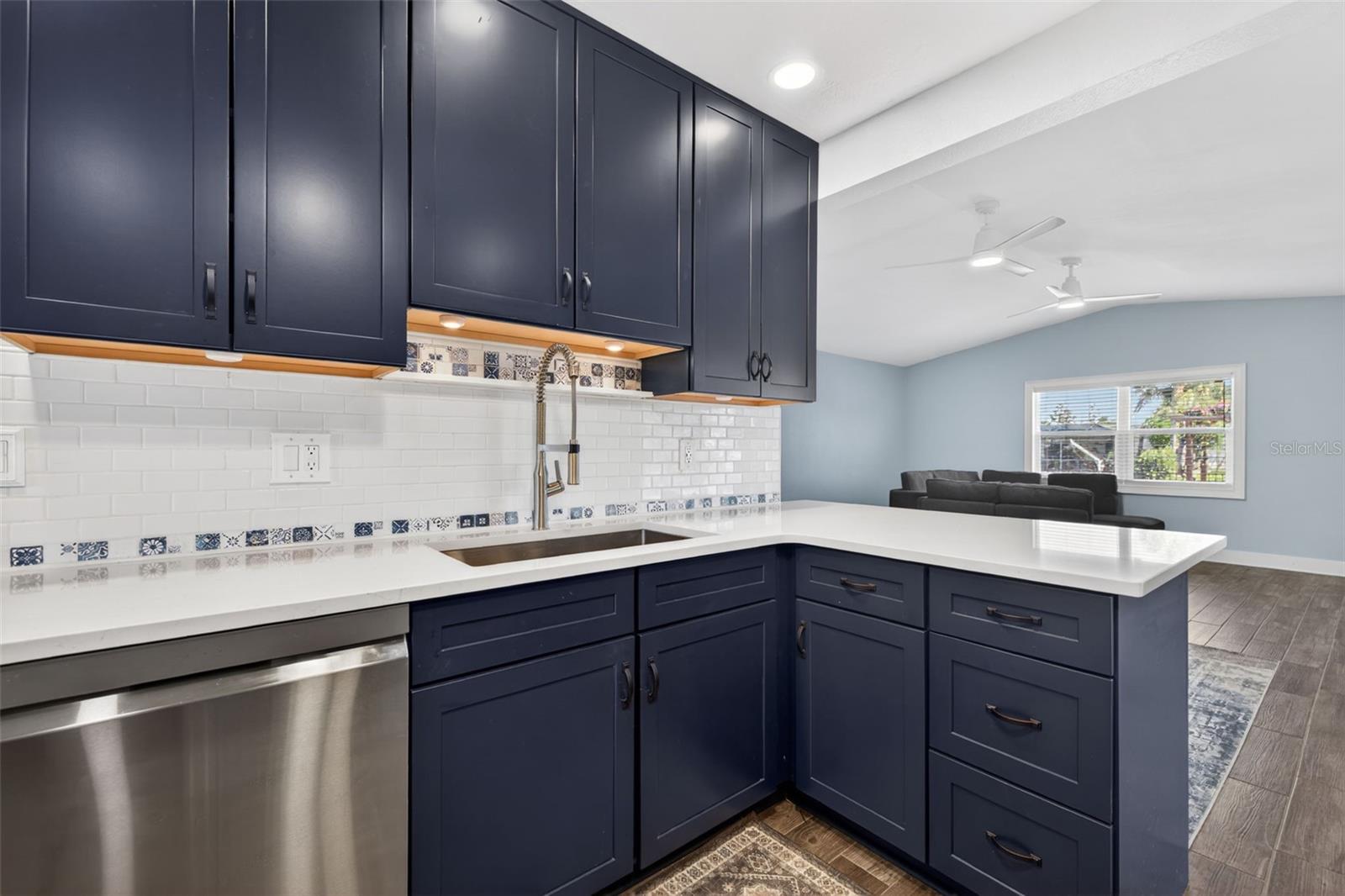 8711 BAY CREST LN — photo 5