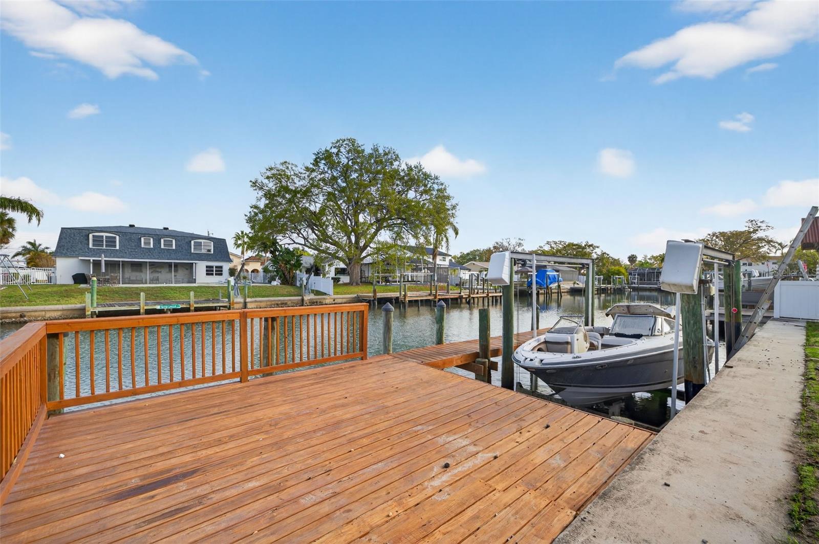 8711 BAY CREST LN — photo 24