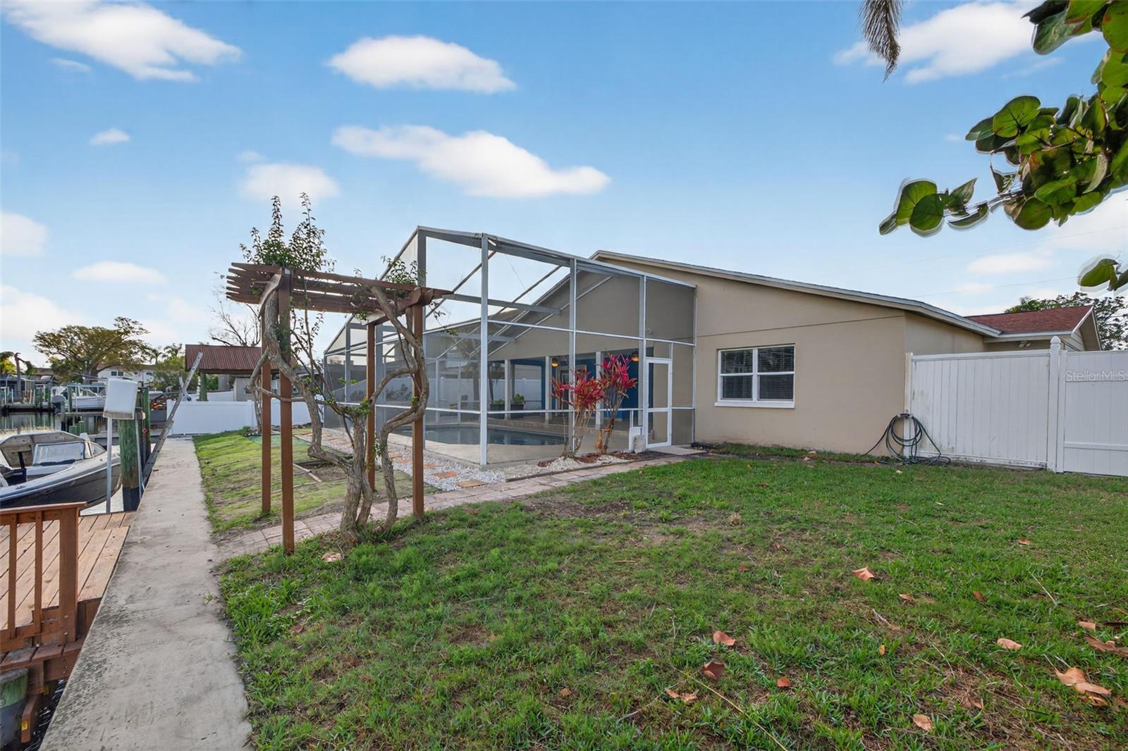 8711 BAY CREST LN — photo 26