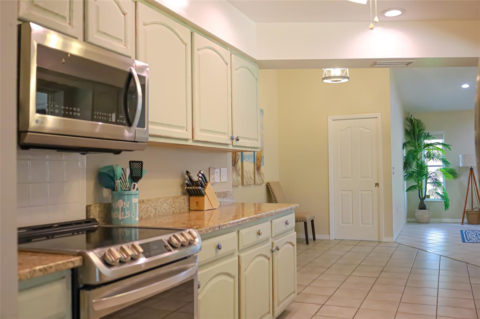 1690 WAXWING CT — photo 23