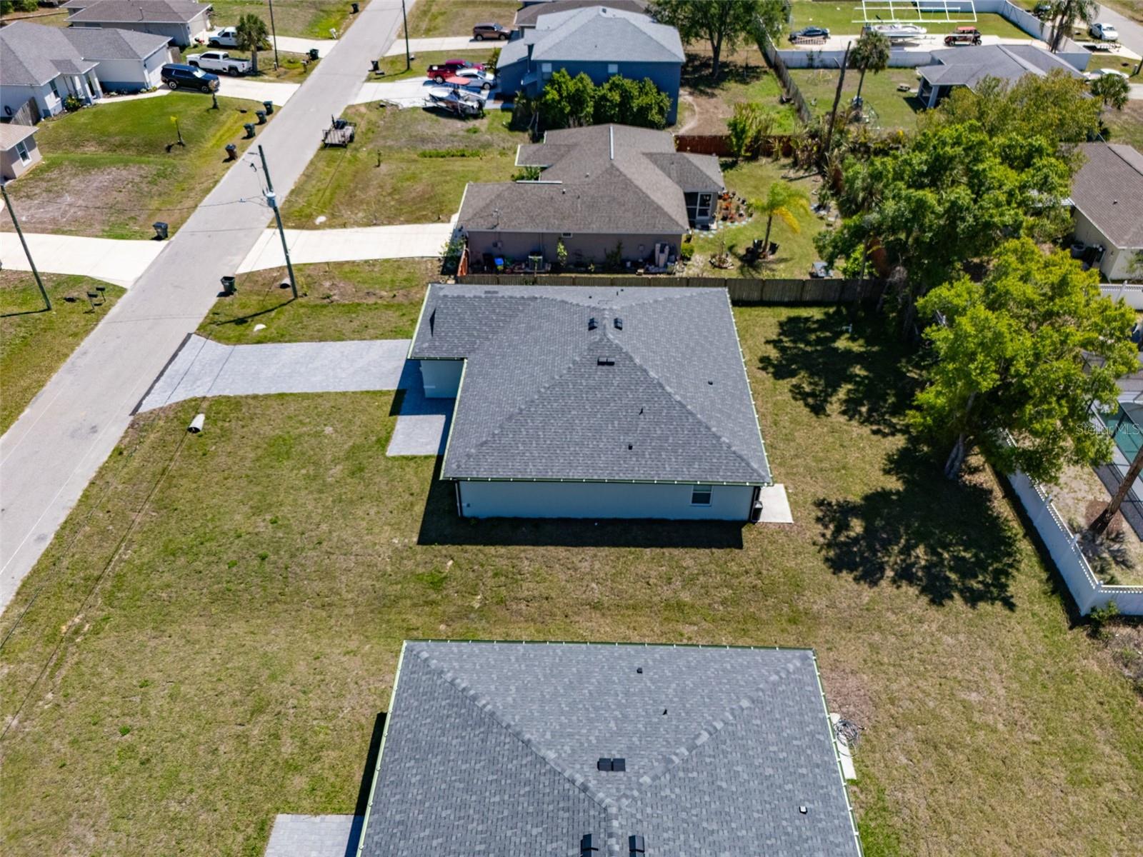 2315 MISTLETO LN — photo 38