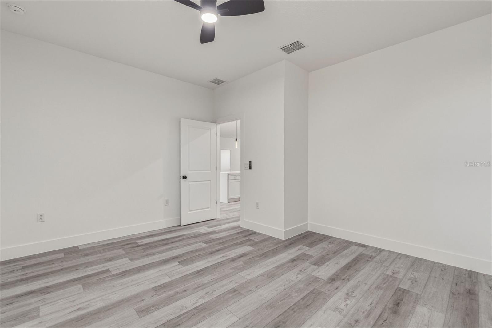 2315 MISTLETO LN — photo 28