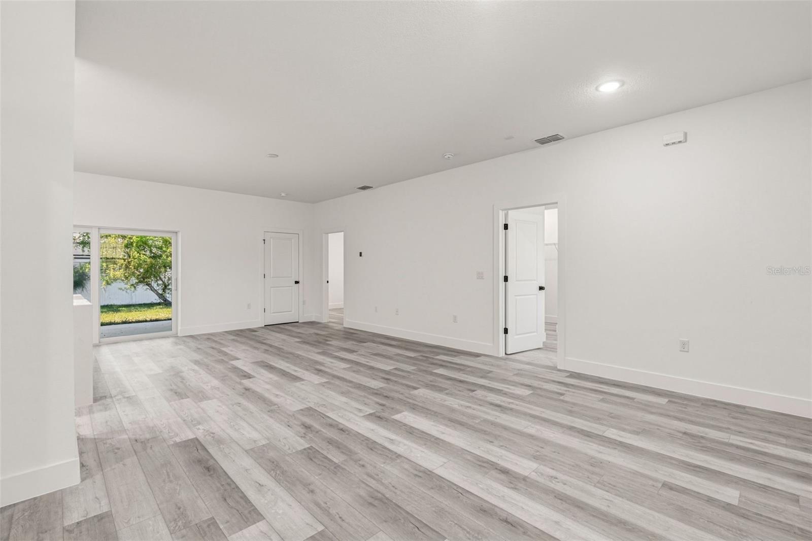 2315 MISTLETO LN — photo 6
