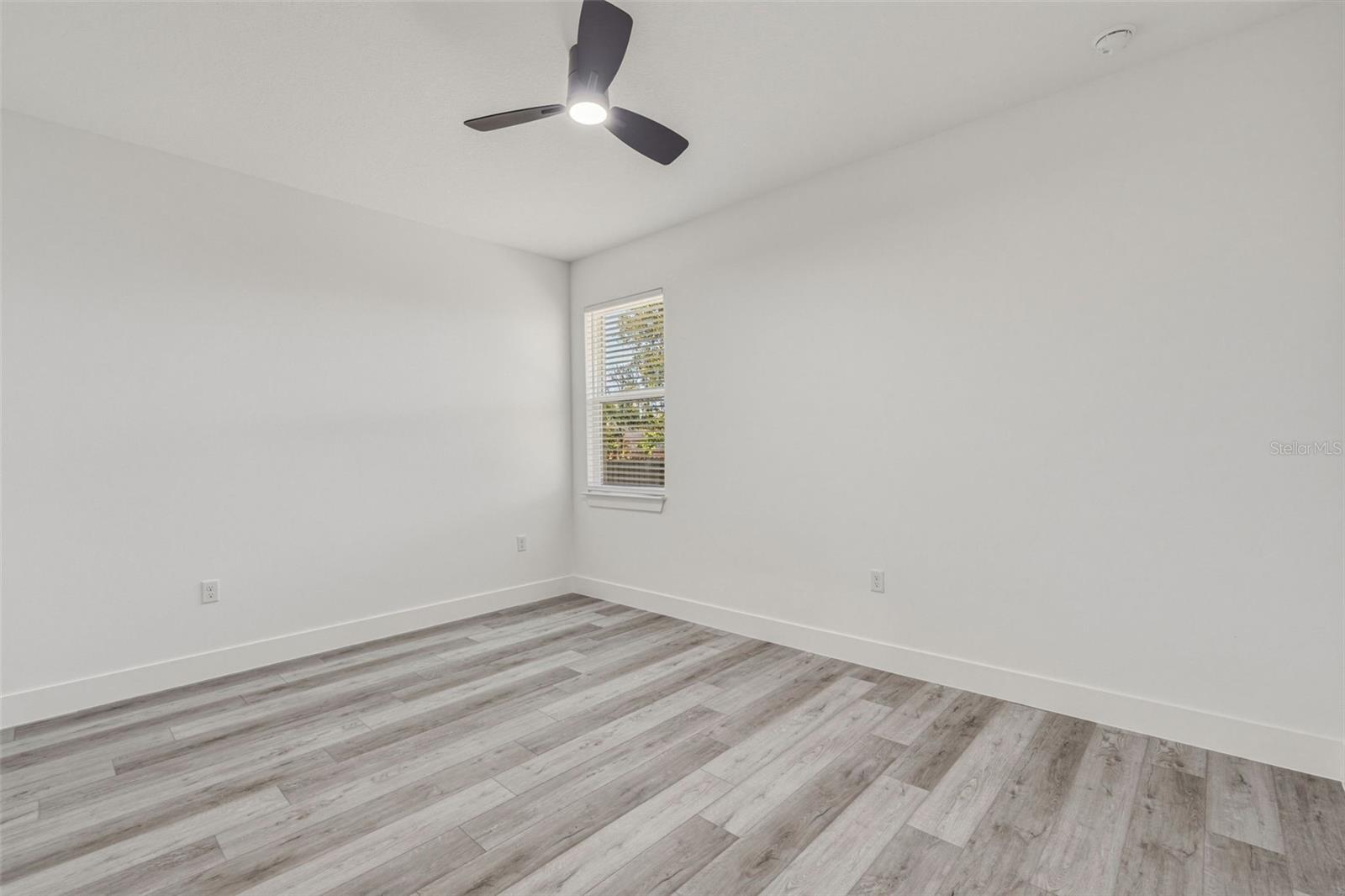 2315 MISTLETO LN — photo 27