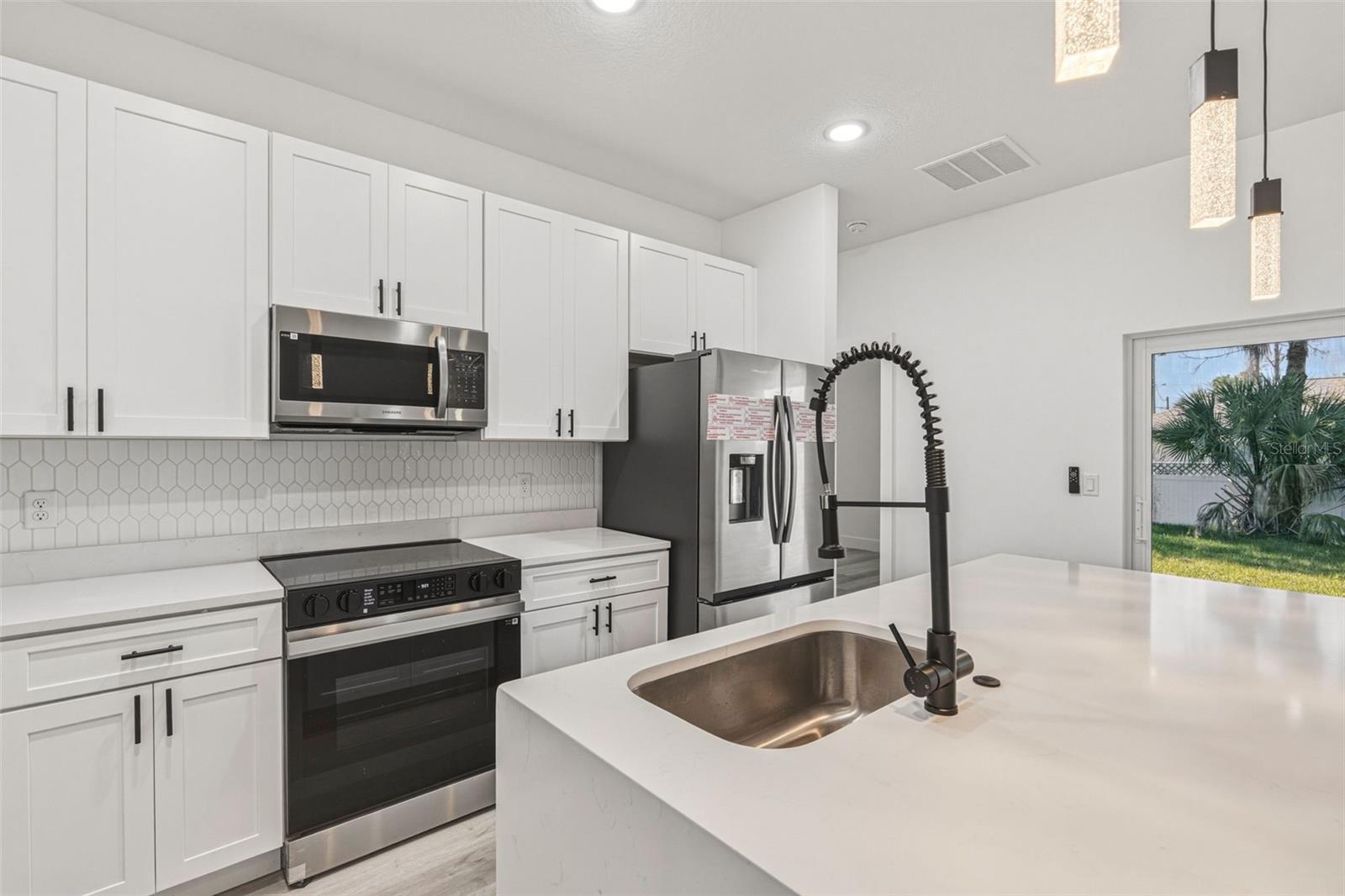 2315 MISTLETO LN — photo 10