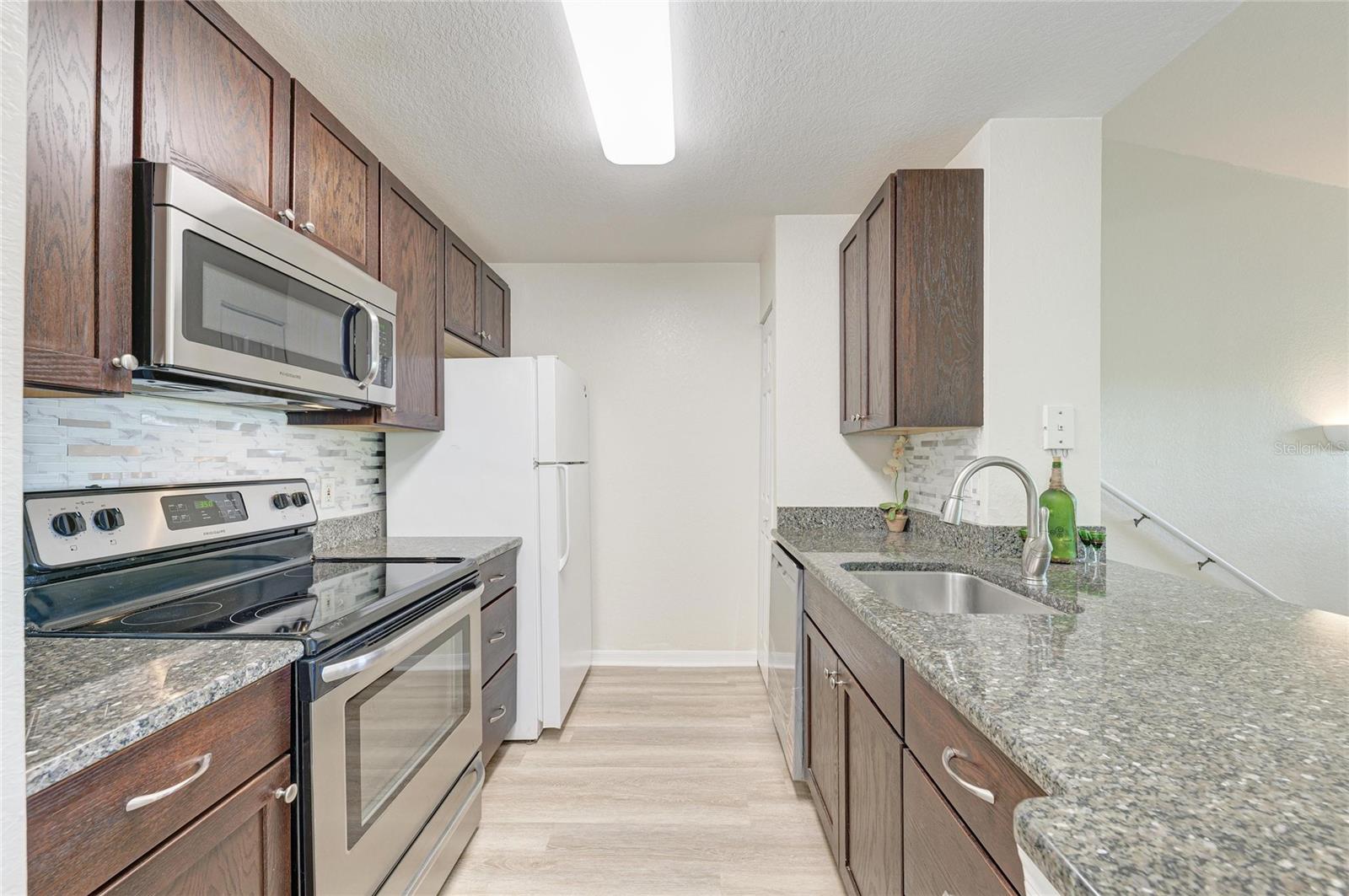 8911 MANOR LOOP #207 — photo 30