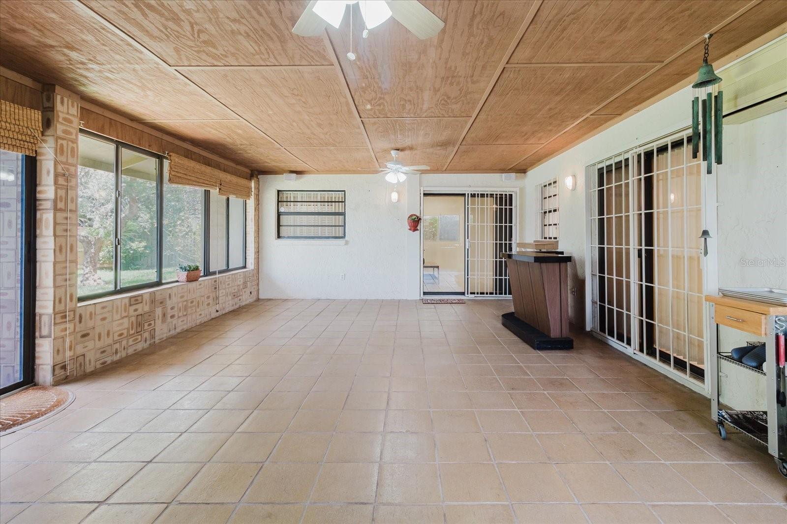 8222 LA SERENA DR — photo 76